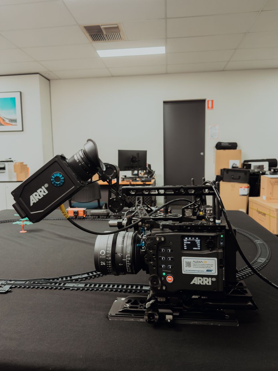 Équipement de caméras cinéma et objectifs prêts pour le tournage